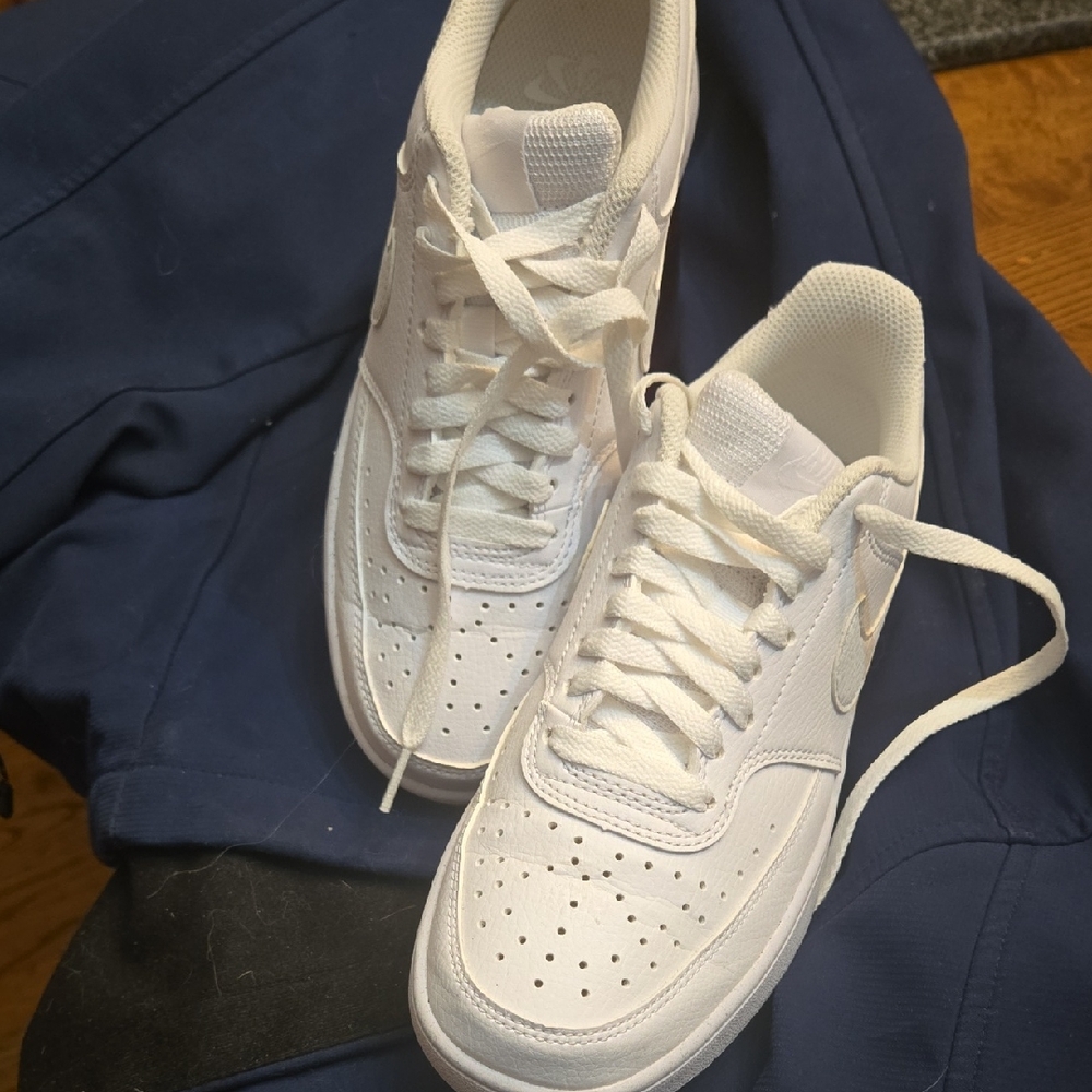 Nike Womens Gym Shoes Sz7